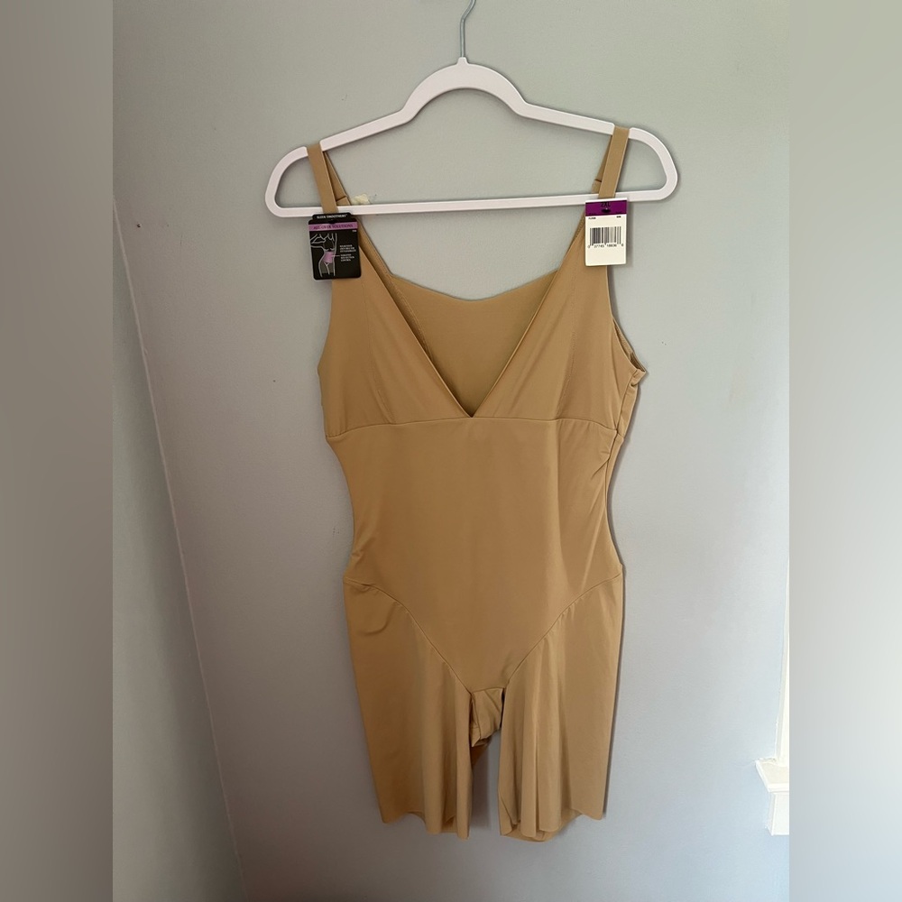 Maidenform Tan Shapewear Bodysuit, perfect‎ under dress,